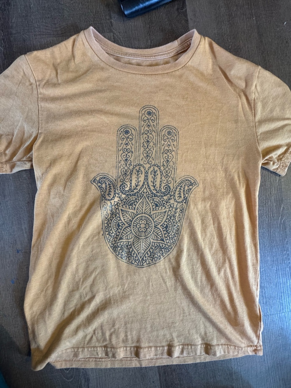 Lucky Brand Hamsa Hand Graphic T-Shirt – Mustard Gold – XS